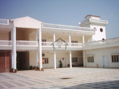 Allama Iqbal Town - Jahanzeb Block, House Is Available For Sale