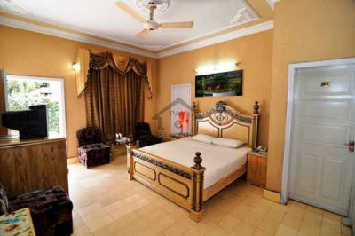 Canal View-   5 Marla-    Beautiful Furnished Corner House For Sale.
