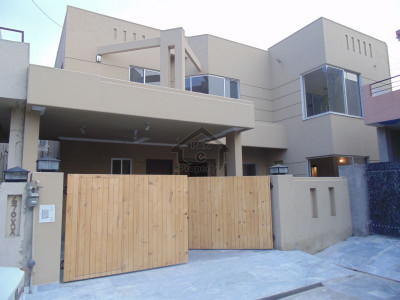 Jan Mohammad Road-  3 Marla-   Corner House For Sale At Barma Street.