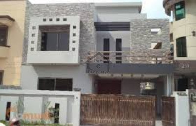 Hayatabad Phase 1 - 10 Marla Corner House Is Available For Sale