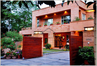 G-10 , - 9 Marla House For Sale In Ideal Location