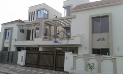 Bahria Town Phase 7, - 10 Marla - House For Sale ..