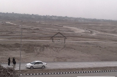 Khayaban-e-Amin - Block L, -5 Marla - Plot For Sale .