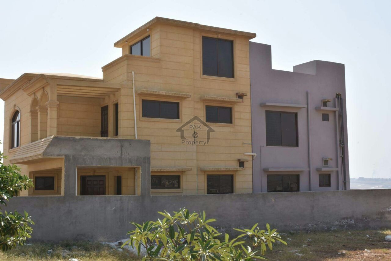 1000 Yards Outstanding Fully Furnished Bungalow For Rent In DHA Phase 6 - Only Reported Clients