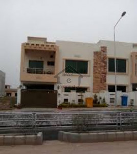 Upper Mall, - 1 Kanal - Old House for sale.