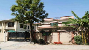 10 Marla House For Sale In Askari 10 - Sector C