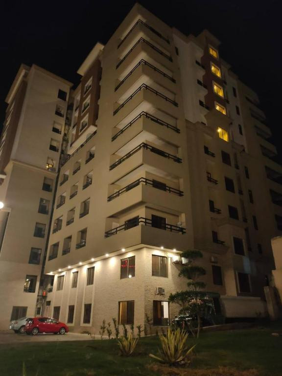 133 Square Yard Flat For Sale In Bukhari Commercial Area
