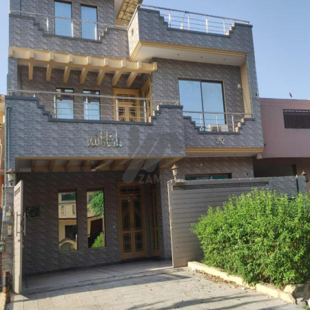 10 Marla House For Sale In Divine Gardens